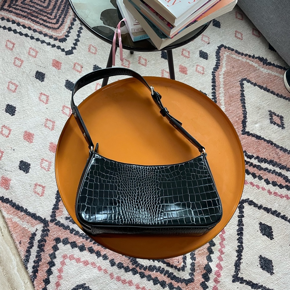 Guess purse - Picture 3 of 5